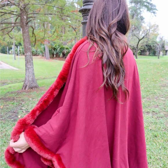 NWT Ruby Red Faux Fur Trim Poncho - Picture 6 of 9